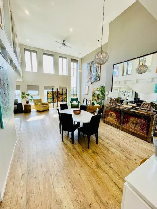 Stunning New York Loft Gallery كريستتشيرش المظهر الخارجي الصورة